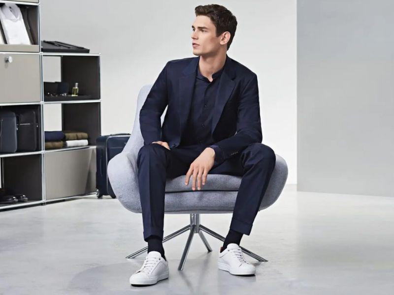 mặc đồ vest mang gi&agrave;y g&igrave; 