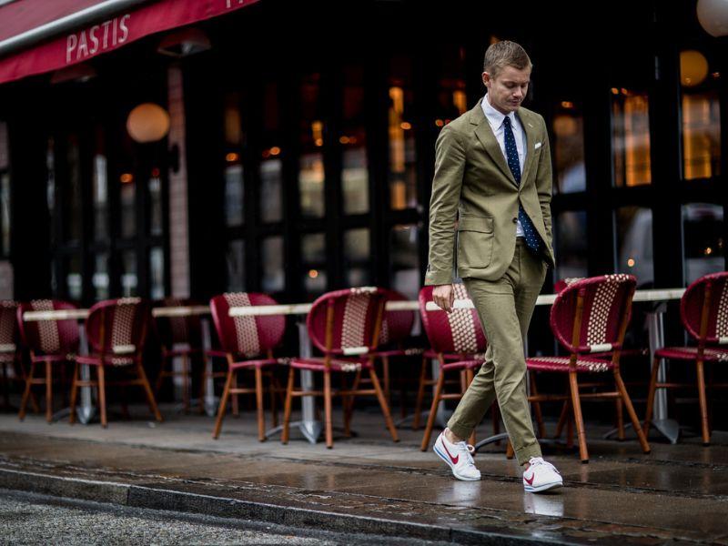 mặc đồ vest mang gi&agrave;y g&igrave; đẹp 