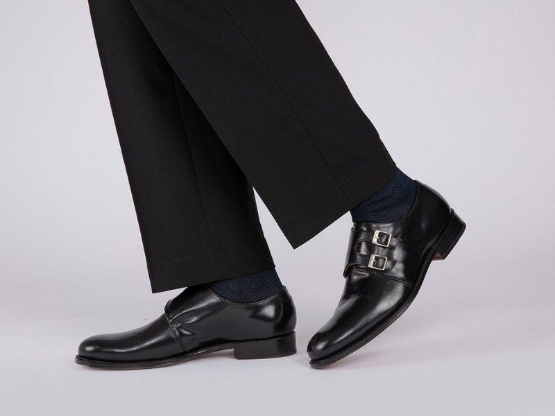 c&aacute;ch phối gi&agrave;y với vest 