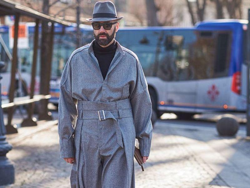 Phong cách chuẩn fashionista với outfit áo măng tô mix mũ Trilby