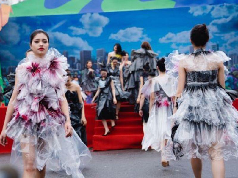 Những cuộc thi tái chế trang phục giúp nâng cao tinh thần bảo vệ môi trường của mọi người