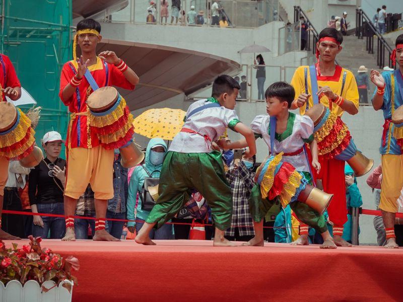 m&uacute;a trống ng&agrave;y th&agrave;nh lập đo&agrave;n