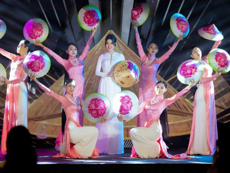 m&uacute;a n&oacute;n đẹp mừng 26/3