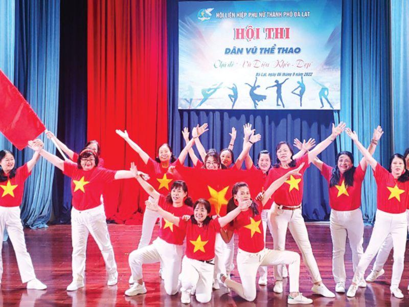 nhảy d&acirc;n vũ