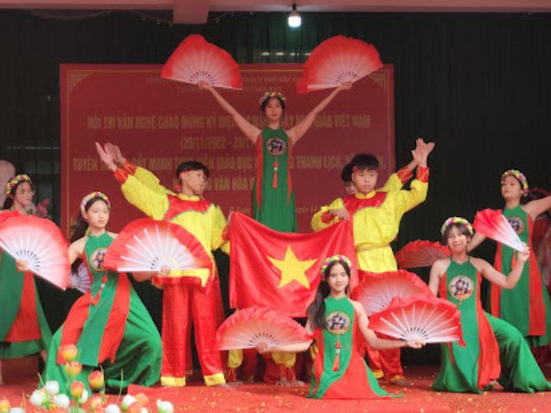 m&uacute;a quạt truyền thống