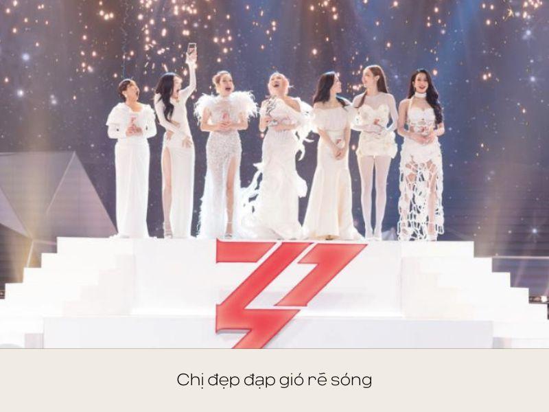 Chị đẹp đạp gió rẽ sóng