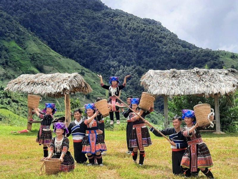 Hình ảnh người Mông