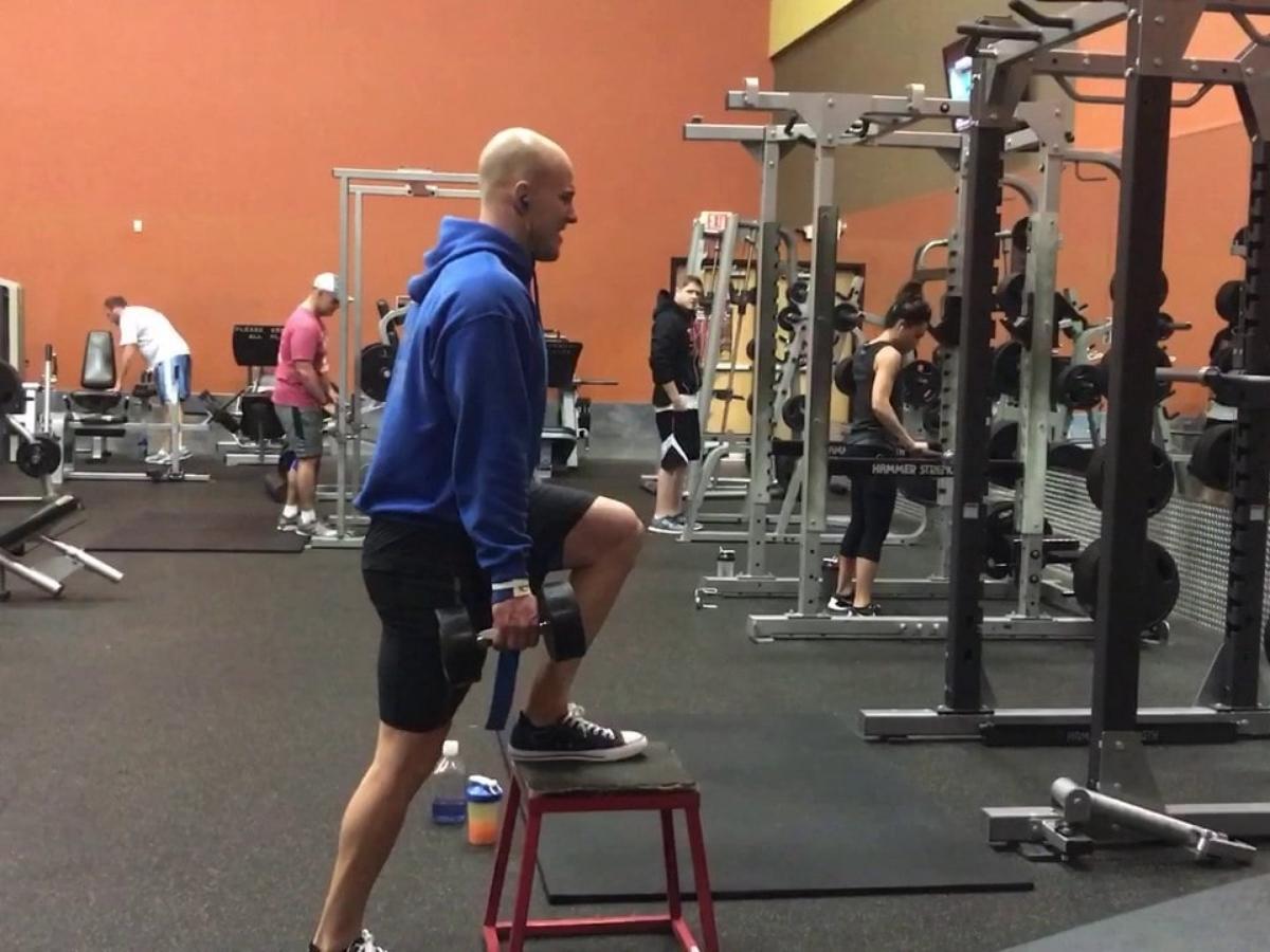 Khi nói đến cách tập bắp chân to ra cho nam đơn giản thì Step-ups sẽ là lựa chọn hoàn hảo