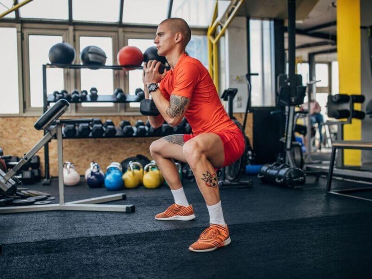 Wide Stance Barbell Squat được đánh giá là một bài tập bắp chân mang lại hiệu quả nhanh nhất