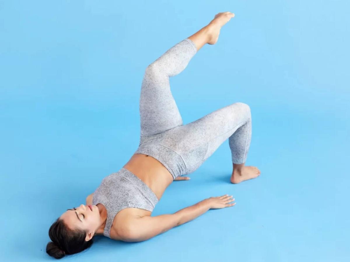 Leg Pull Front là bài tập Pilates khó giúp cơ thể luôn dẻo dai, linh hoạt 