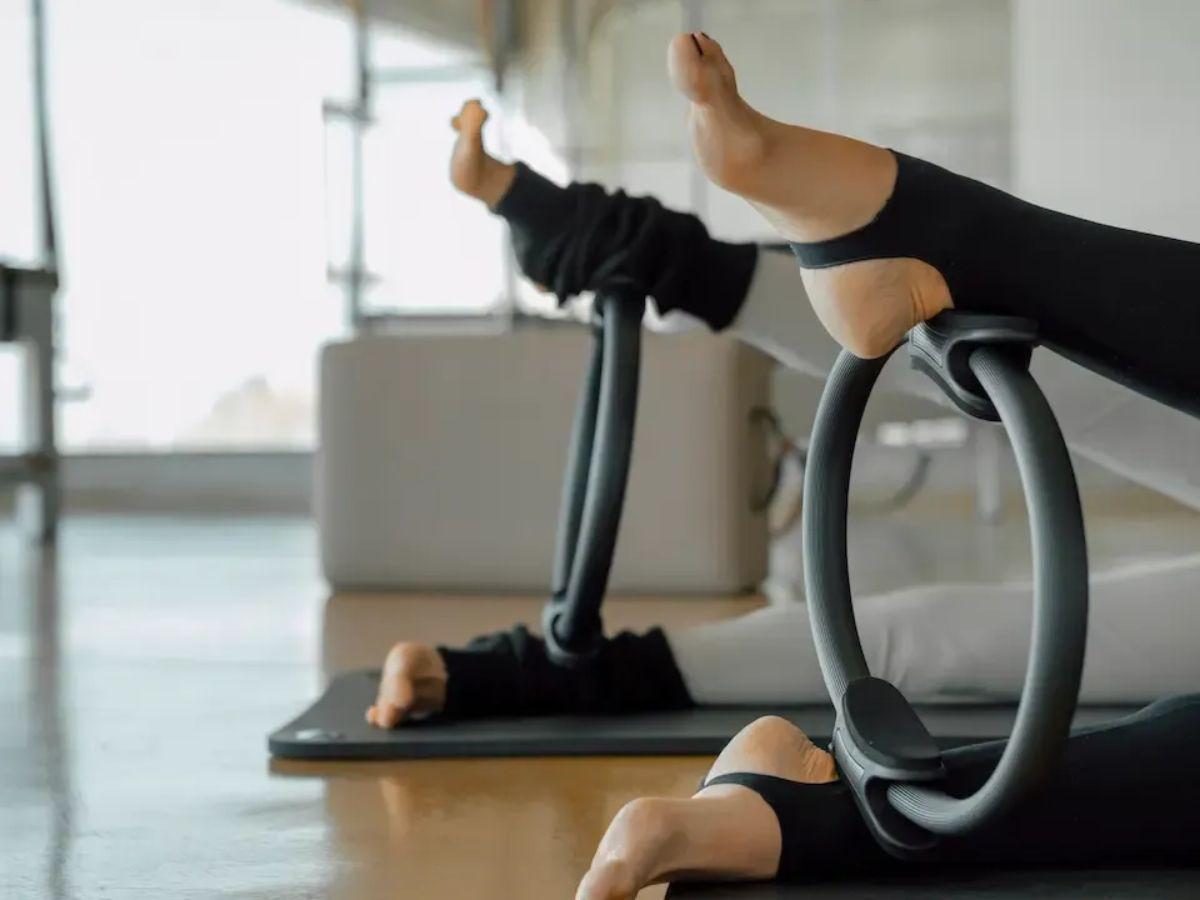 Vòng tập Pilates là một dụng cụ tuyệt vời giúp tăng cường sức mạnh cho các nhóm cơ