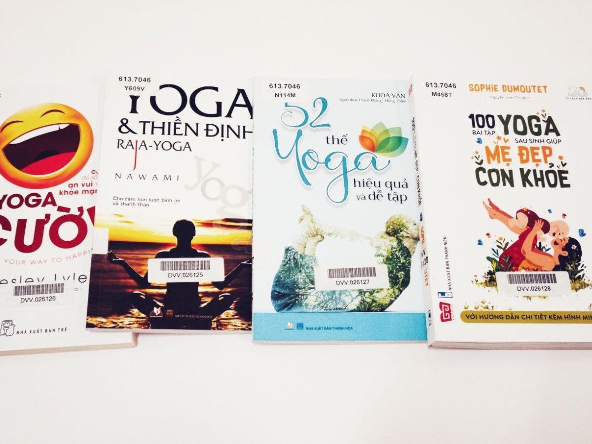 Đọc sách về yoga mang lại nhiều lợi ích sâu sắc