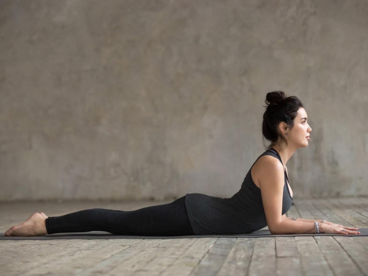 Tư thế nhân sư giúp kéo giãn cột sống và mở rộng vùng ngực 