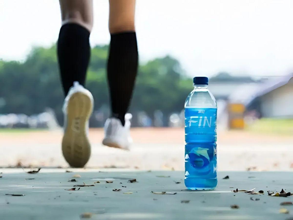 Cách uống nước khi chạy bộ để cơ thể khỏe, không bị mất sức