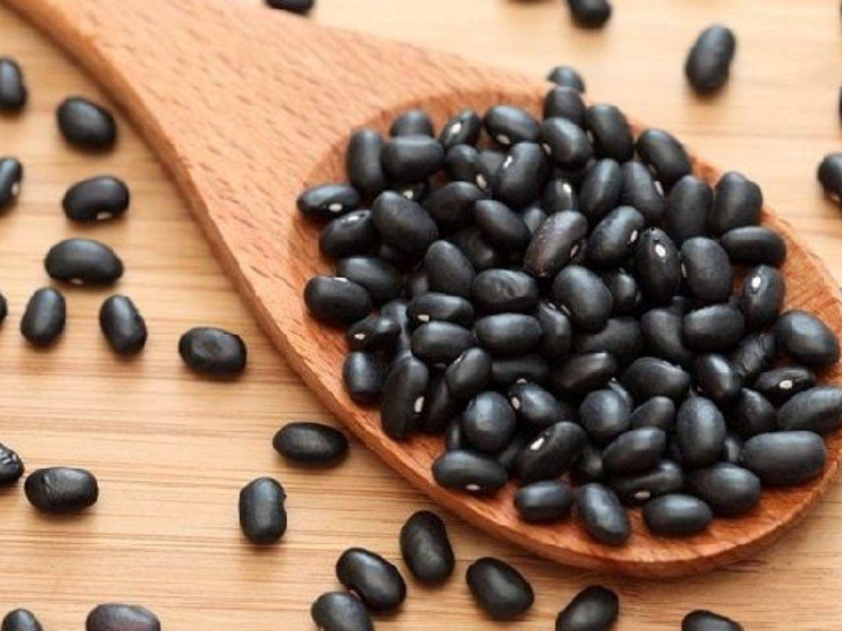 Chạy bộ nên ăn gì? Ăn đậu đen để xương chắc khỏe nhé!