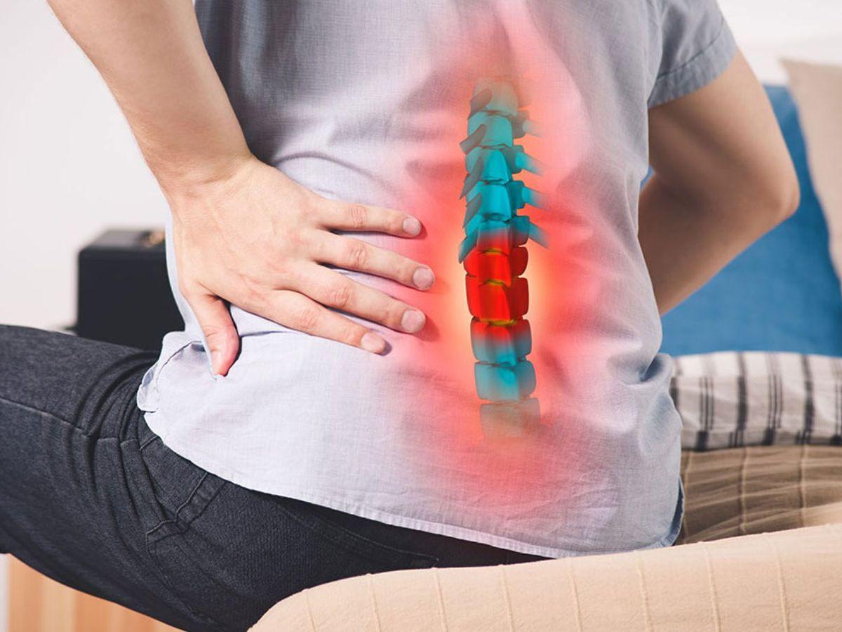 Người mắc bệnh thoát vị đĩa đệm, đau cột sống nặng