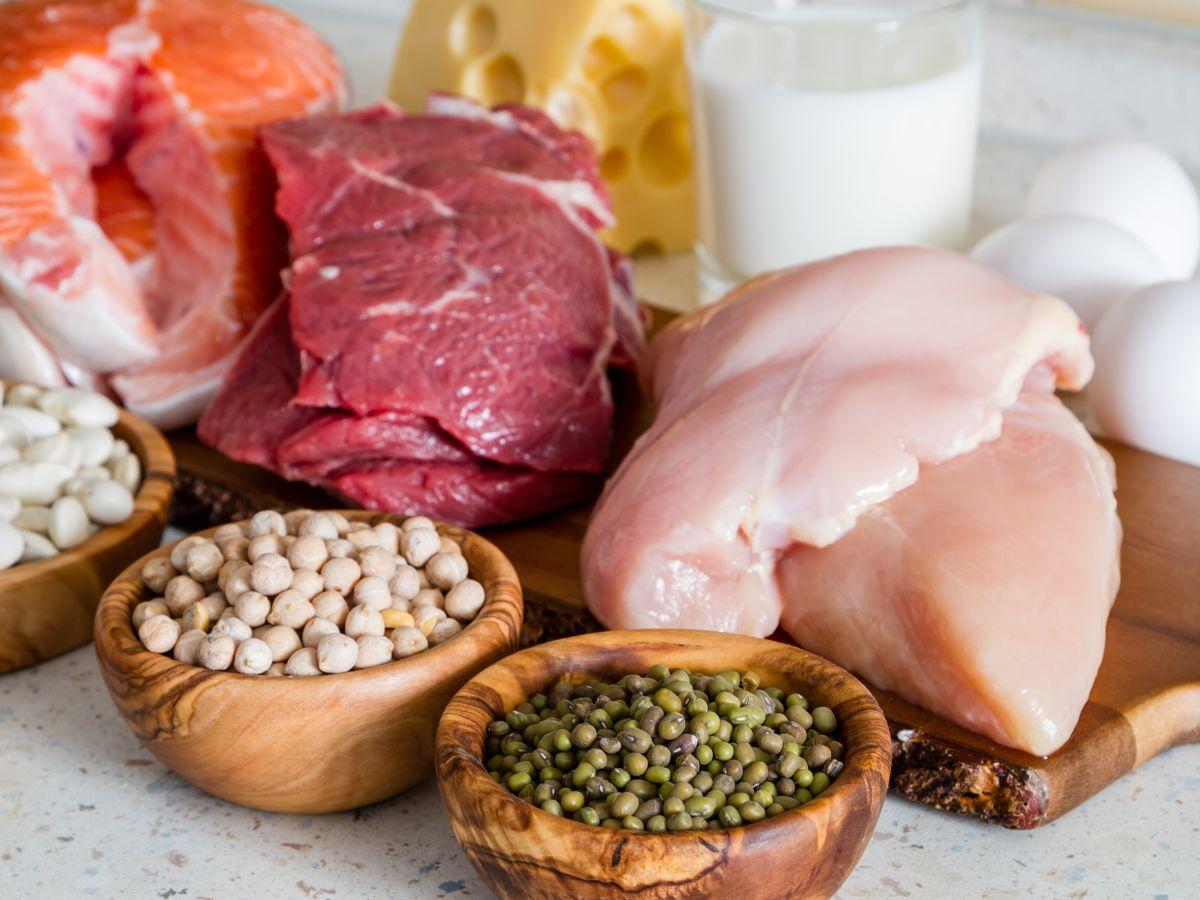 Bạn cần bổ sung đủ protein từ thịt, cá, trứng, sữa hay thực phẩm bổ sung