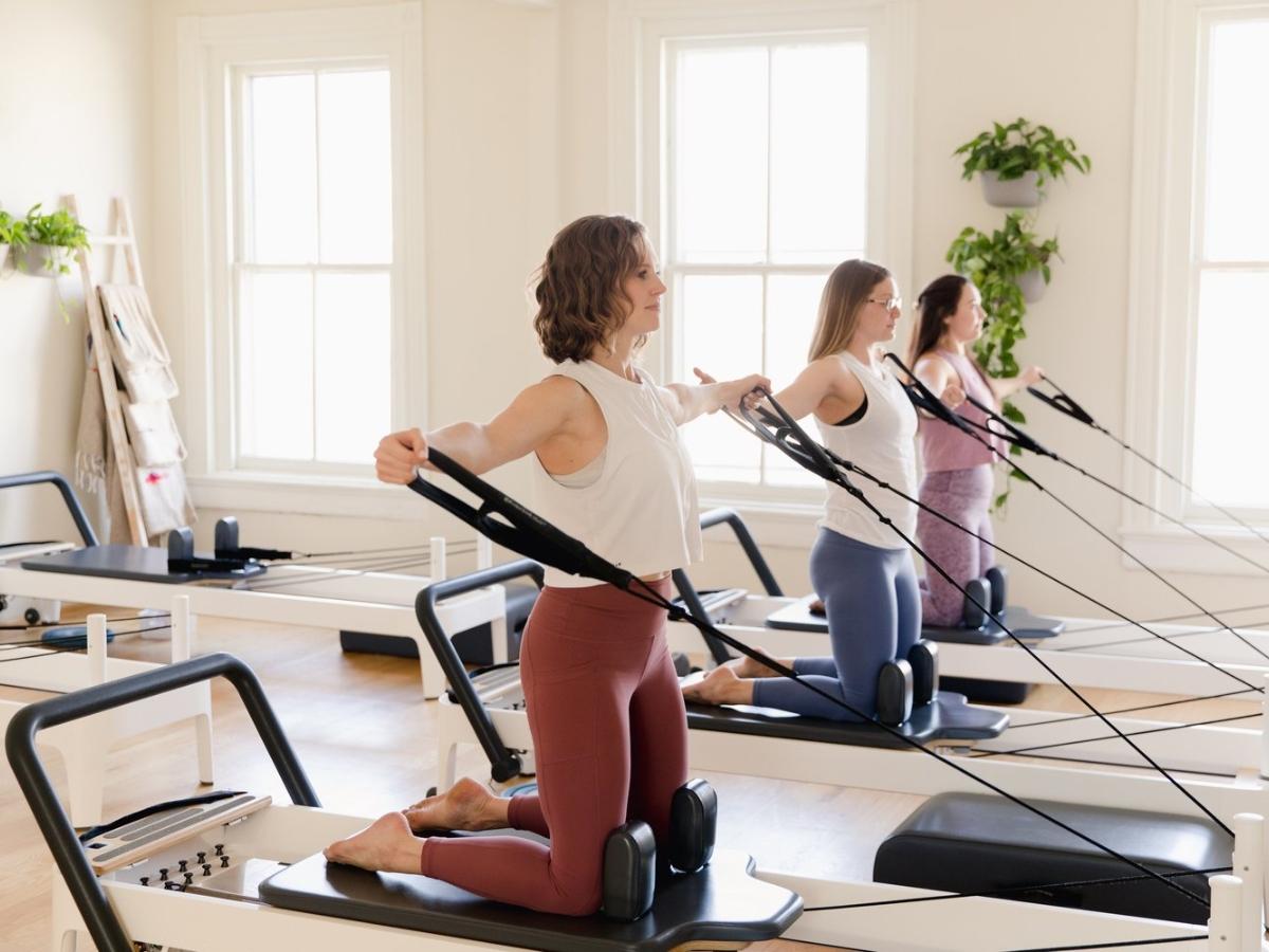 Để đạt được kết quả tốt nhất, nên kết hợp Pilates với chế độ ăn uống lành mạnh