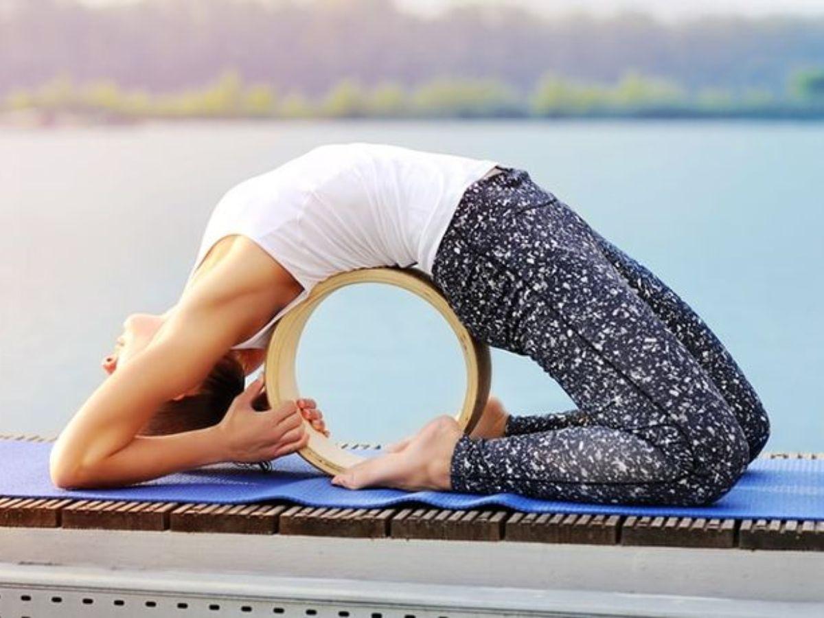 Tư thế bánh xe với vòng