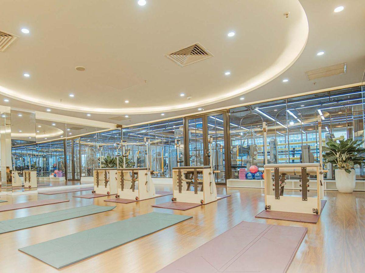 Pilates có hai loại hình tập luyện chính: tập máy và tập thảm 