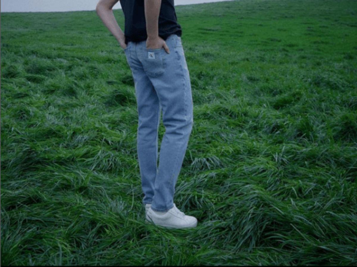phối quần jean với giày adidas cho nam 
