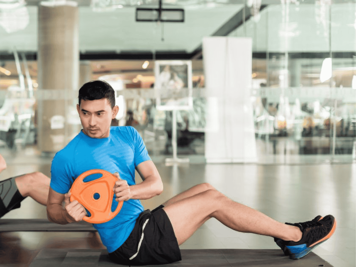 Bài tập chùng chân đẩy tạ Dumbbell Lunge