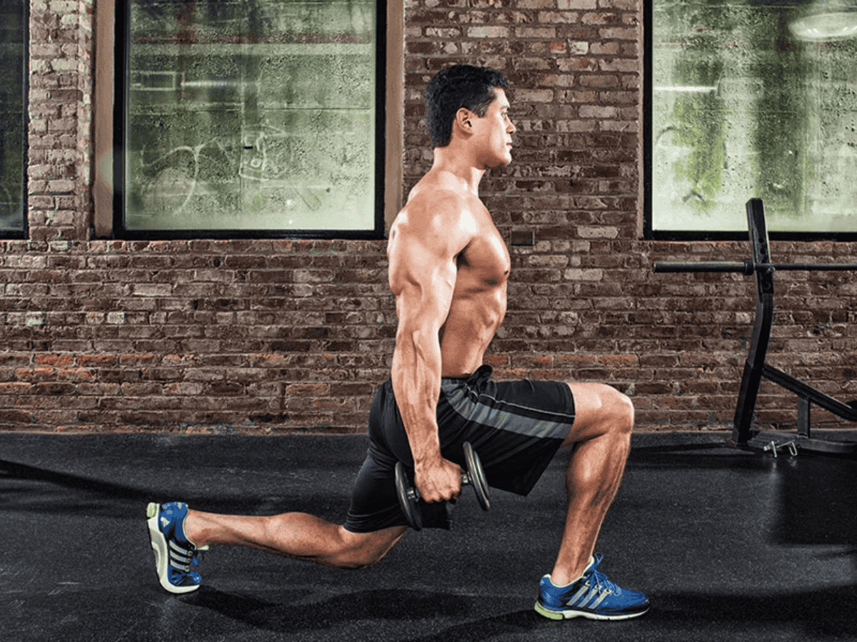Bài tập chùng chân đẩy tạ Dumbbell Lunge