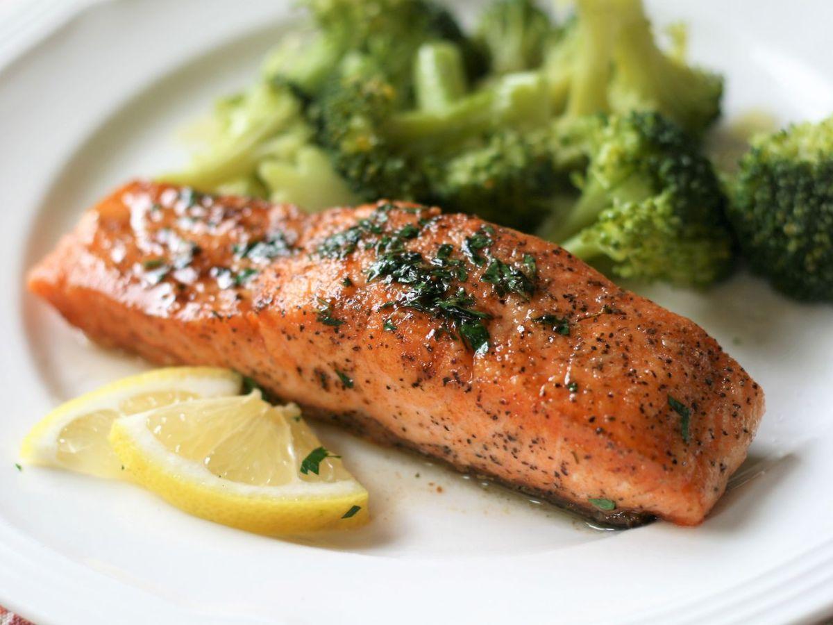Cá hồi có nhiều protein, hàm lượng chất béo và omega – 3 