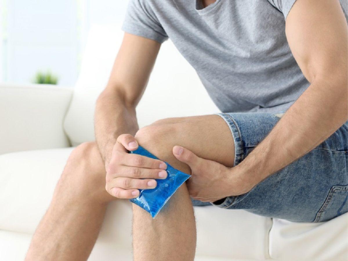 Chườm đá nhằm giảm nhanh cơn đau