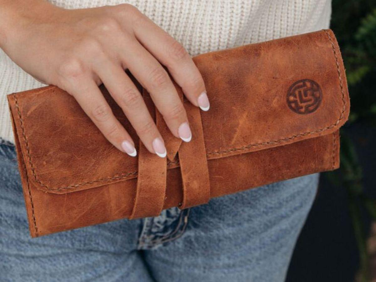 Sức hấp dẫn của đồ da handmade còn nằm ở giá trị tinh thần mà nó mang lại