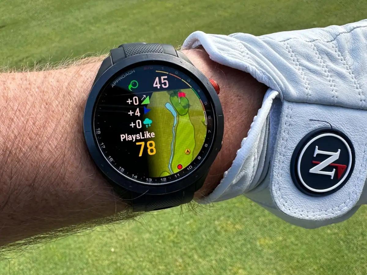 Đồng hồ Gofl GPS thông minh, cao cấp Garmin Golf Approach S70 cung cấp dữ liệu chính xác 