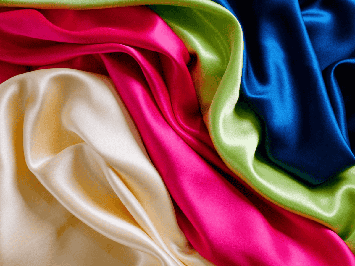 Silk được sử dụng để may váy, đồ lót, áo sơ mi...