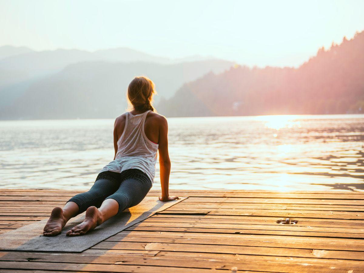 Tư thế chào mặt trời (Sun Salutation)