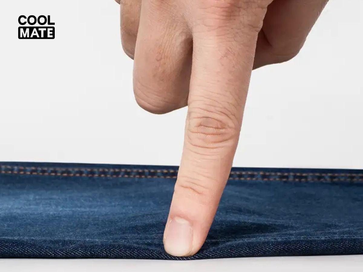 Kiểm tra quần jean trực tiếp tại shop để đảm bảo vừa vặn và thoải mái