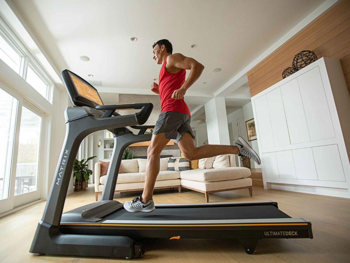 Tốc độ tối đa và độ dốc của máy chạy bộ cũng là những tính năng bạn nên chú ý
