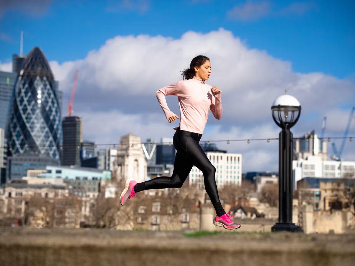 Thời điểm lý tưởng để long run là sáng sớm hoặc chiều mát để tránh mất nước