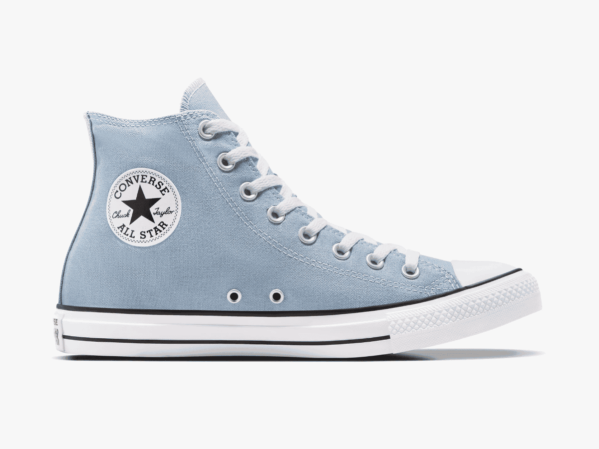 mau-giay-sneaker-hot-nhat-nam-2022-830