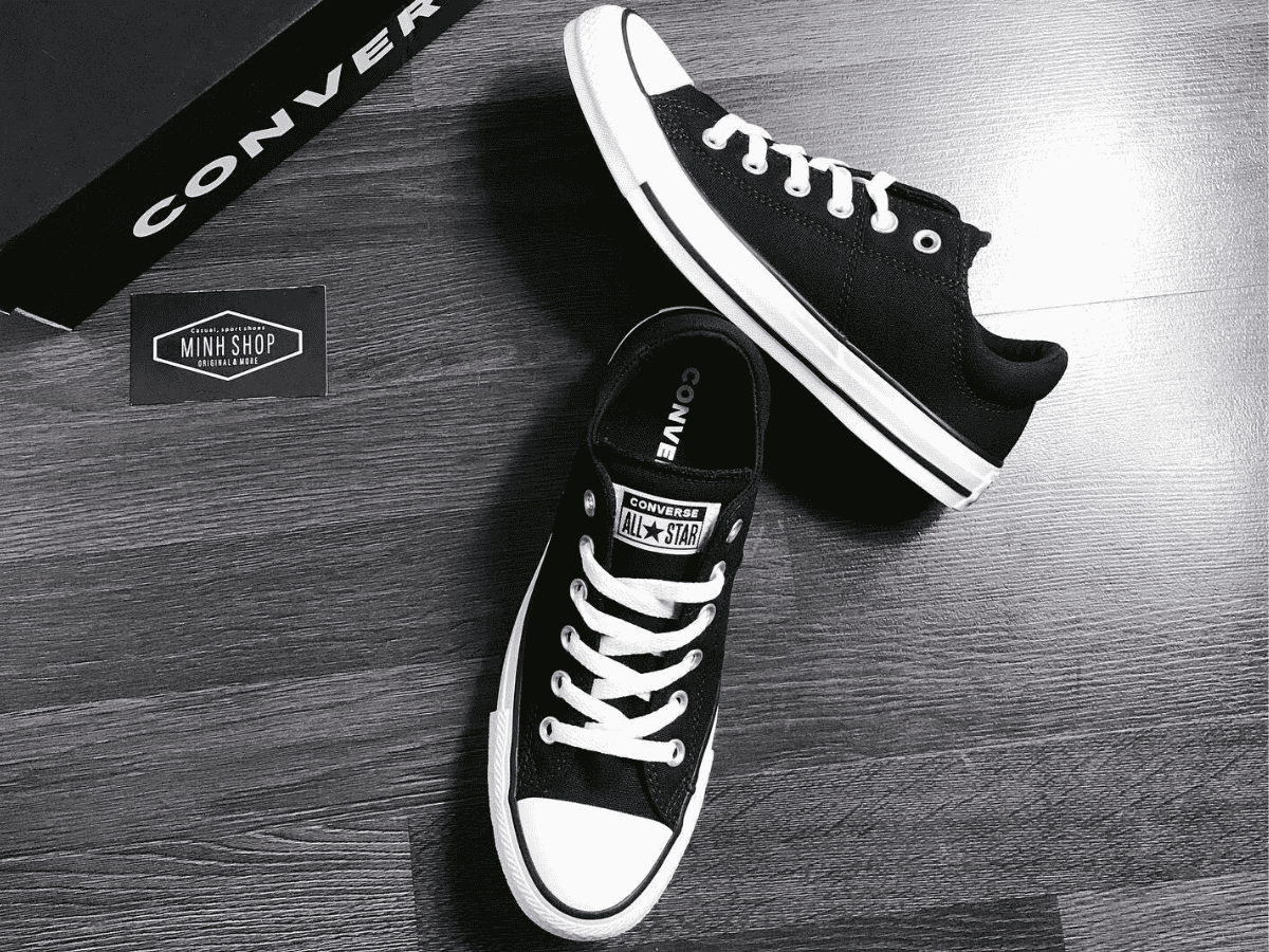 Giày Converse Classic dáng dấp cổ điển nhưng vẫn lọt top giày hot 2025.