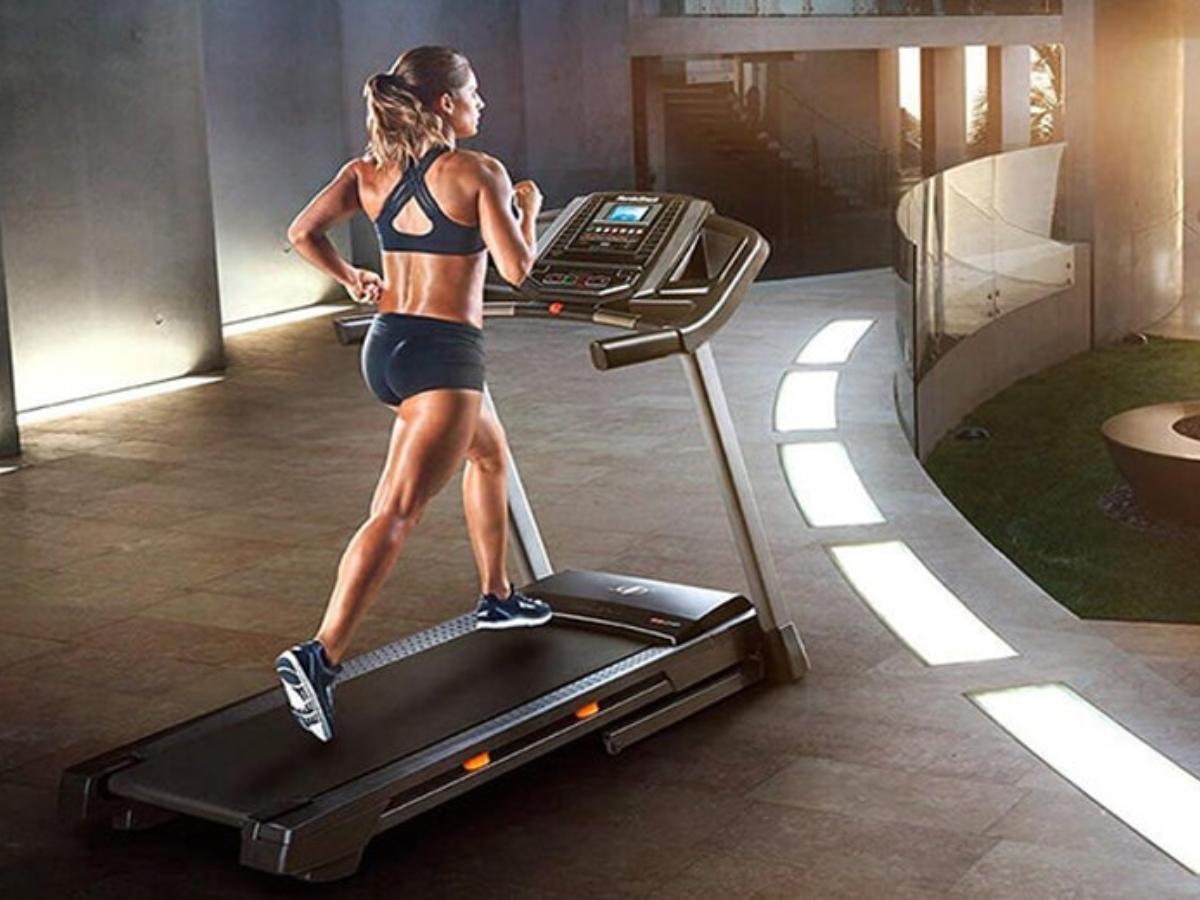 Trước khi mua máy nên chú ý đến vẻ bên ngoài và bộ phận bên trong máy
