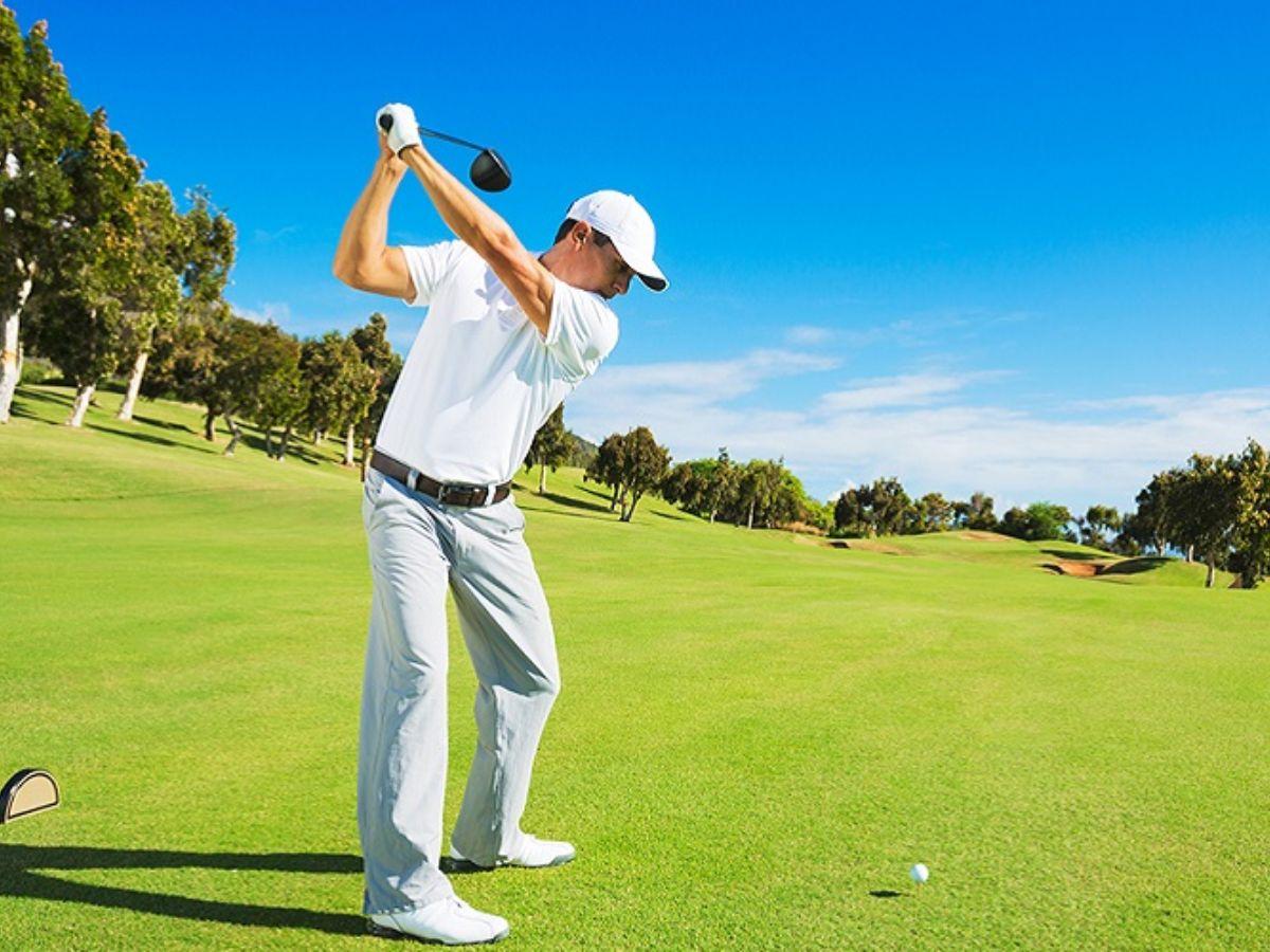 Vì sao cần đảm bảo chuẩn mực trang phục golf nam?