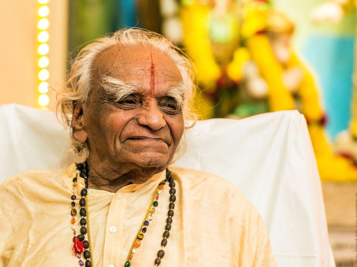 Iyengar Yoga được sáng lập bởi B.K.S. Iyengar