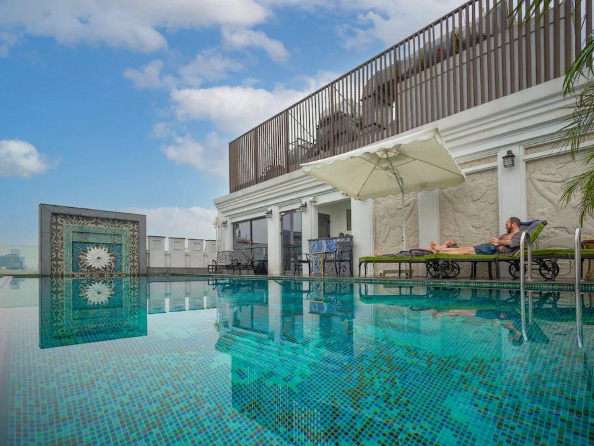 Bể bơi tại khách sạn Lapis là một trong những bể bơi có view cực đẹp