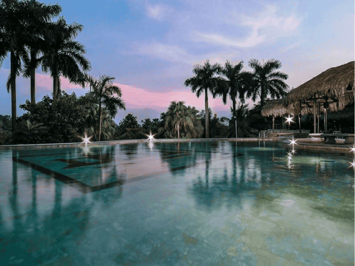 Bể bơi khách sạn Asean – Không gian yên tĩnh