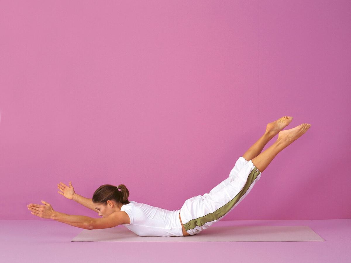 Swan Dive giúp kéo dài cột sống, mở rộng ngực và cải thiện tư thế