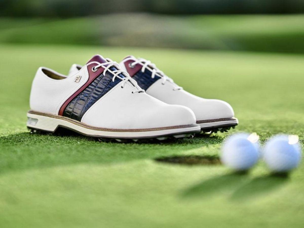 Những đôi giày chơi golf từ thương hiệu FootJoy là một món đồ không thể bỏ sót