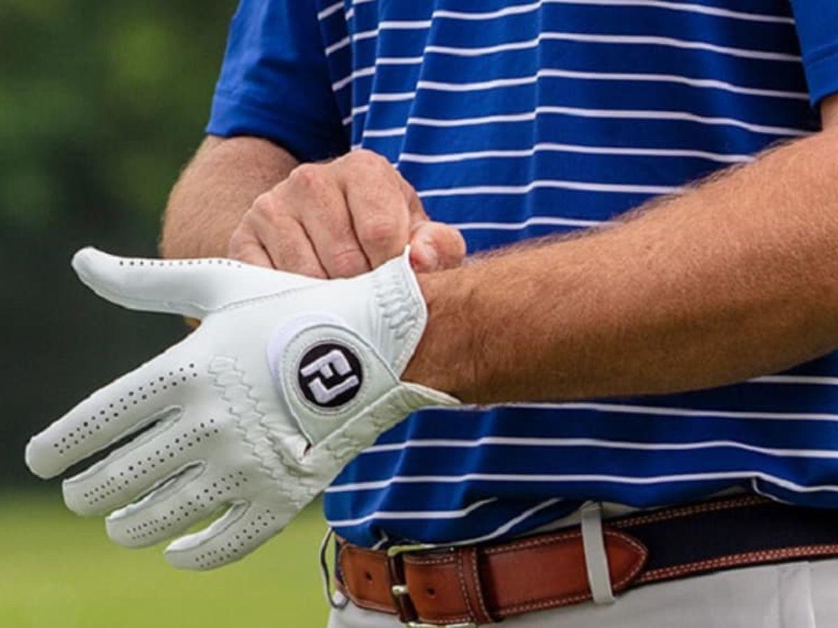 Găng tay chơi golf cũng là một trong những sản phẩm trang phục đánh golf ấn tượng của FootJoy