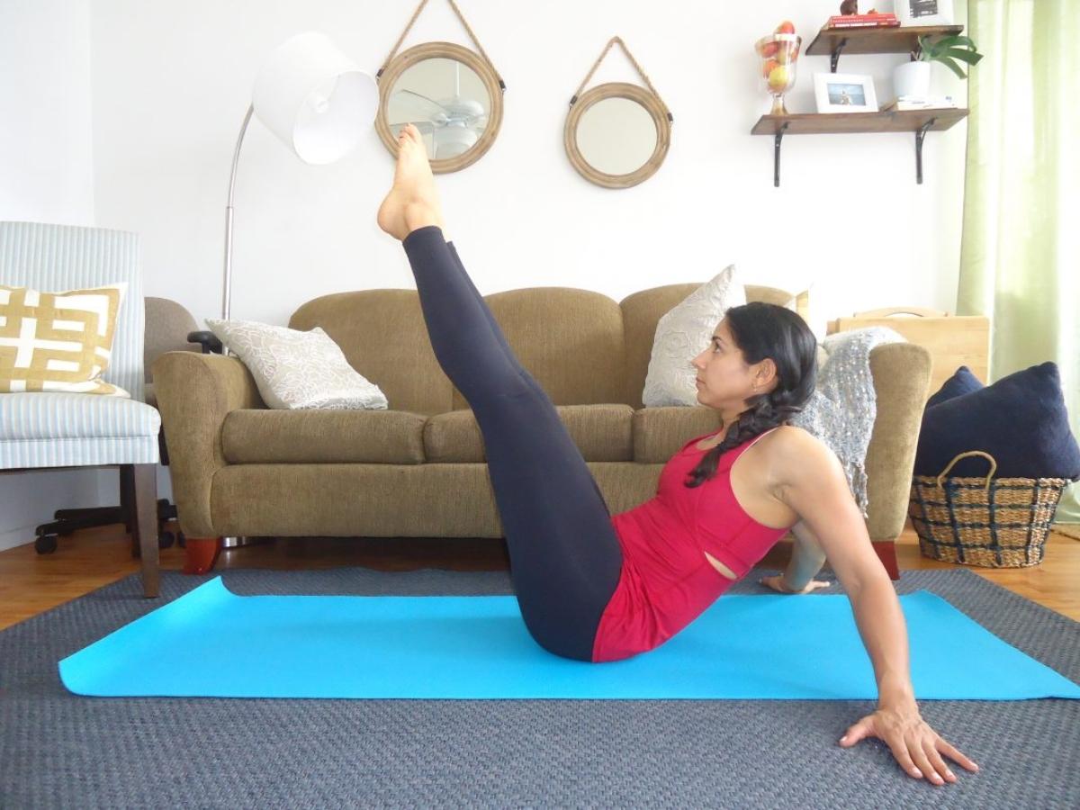 Hip Twist giúp thiện độ linh hoạt của hông, tăng cường sức mạnh cơ bụng