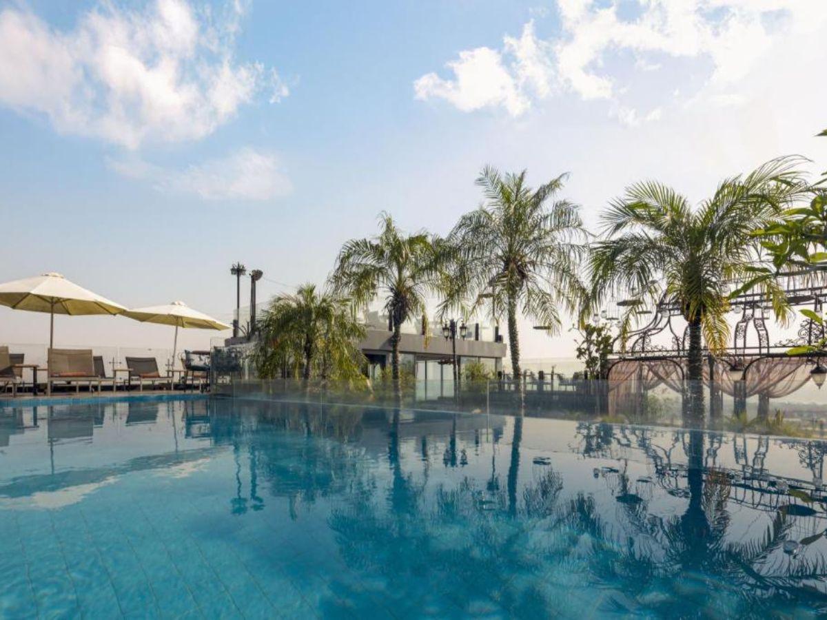 Tirant Hotel cung cấp hồ bơi với không gian mở, thoáng mát.