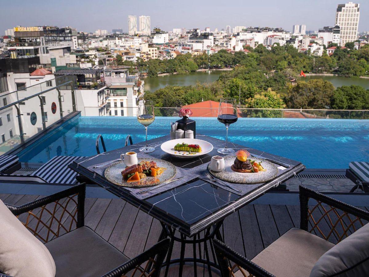  Bể bơi The Oriental Jade Hotel mang phong cách sang trọng