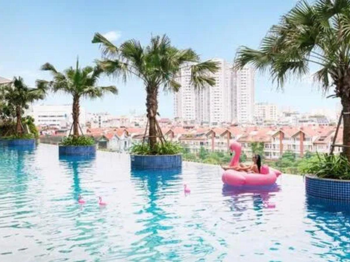 Hồ bơi season Avenue Hà Đông mang đến trải nghiệm hồ bơi xanh, rộng.